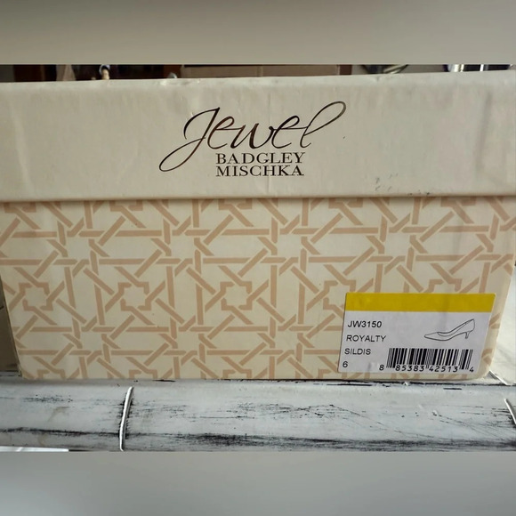 Jewel Badgley Mischa Royalty Pointed Toe Kitten Heel in Silver ✨ - Picture 8 of 12